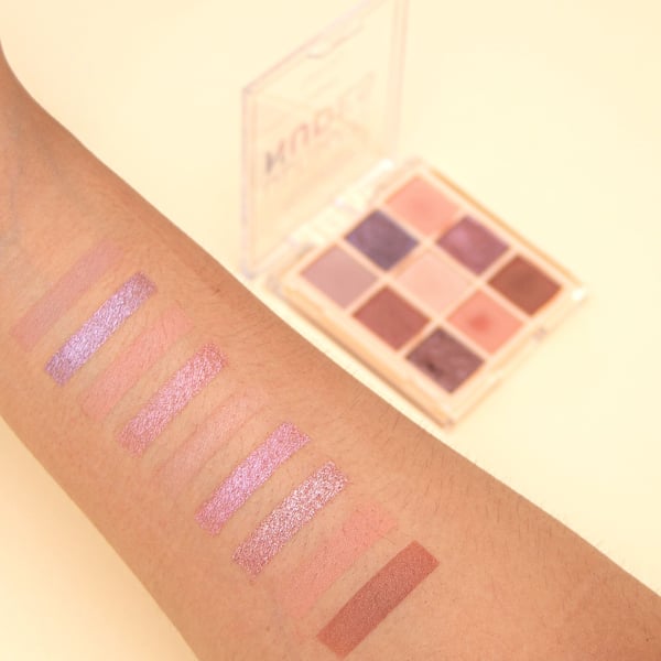 Makeup Revolution Ultimate Nudes Eyeshadow Palette Light Makeup Revolution Ultimate Nudes Eyeshadow Palette Light