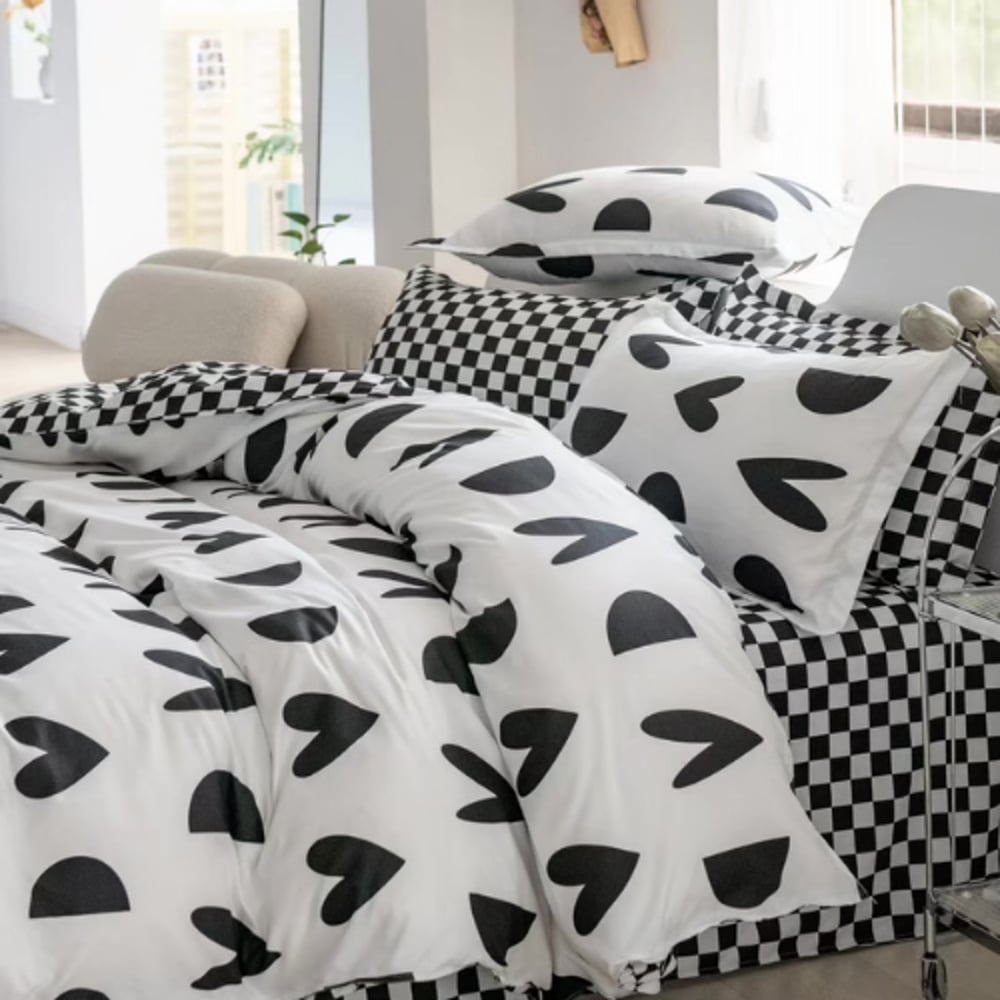 Luna Home King Size 6 Pieces Bedding Set Without Filler, Black And White Color Heart Design