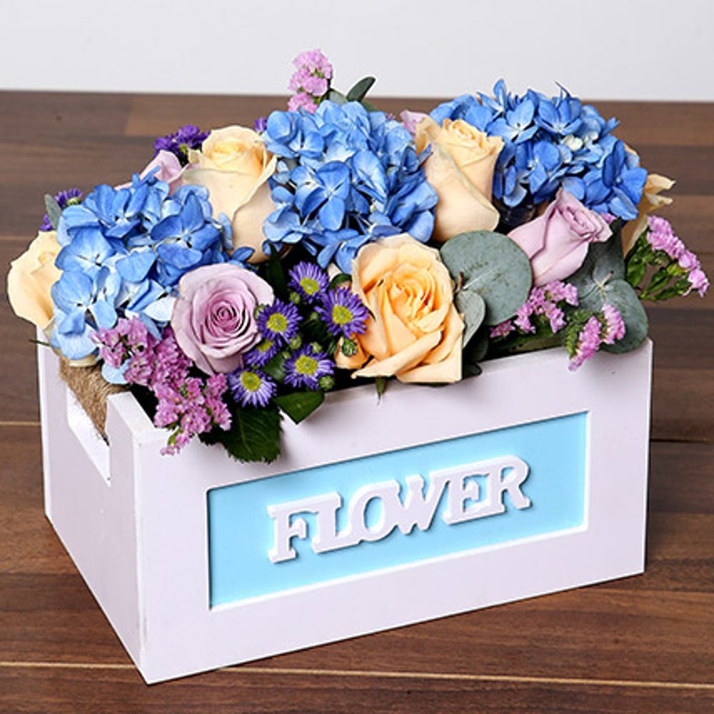 Beautiful Roses & Hydrangea Arrangement Beautiful Roses & Hydrangea Arrangement