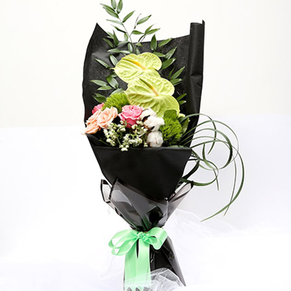 Mix Floral Bouquet With Roses & Carnations Mix Floral Bouquet With Roses & Carnations
