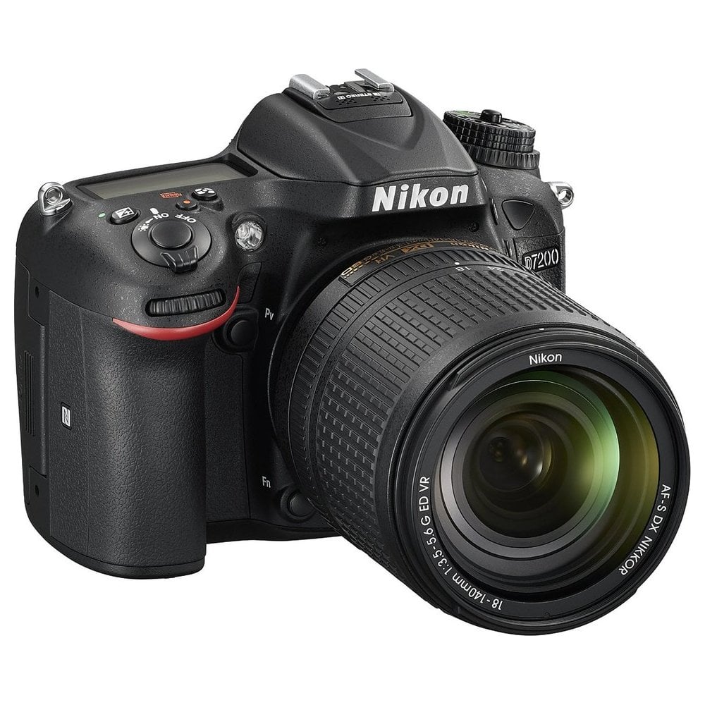 Nikon D7200 Digital SLR Camera + 18-140mm VR Lens