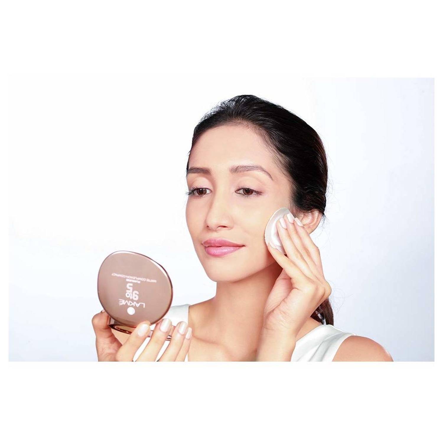 Lakme 9-5 Flawless Matte Compact Powder Melon 8gm Lakme 9-5 Flawless Matte Compact Powder Melon 8gm
