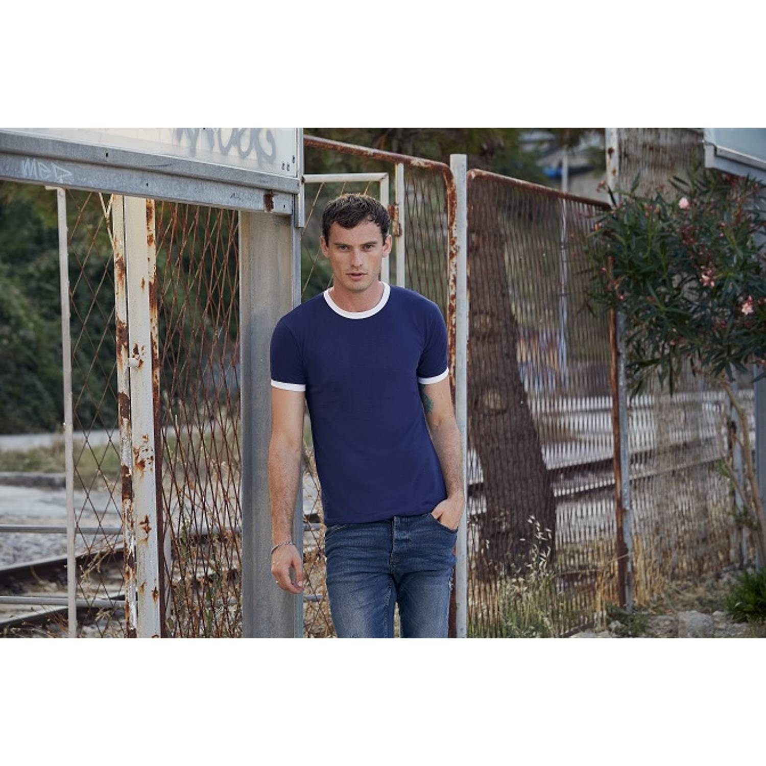 Fruit Of The Loom Valueweight Ringer T-Shirt Black/White Extra Large Fruit Of The Loom Valueweight Ringer T-Shirt Black/White Extra Large