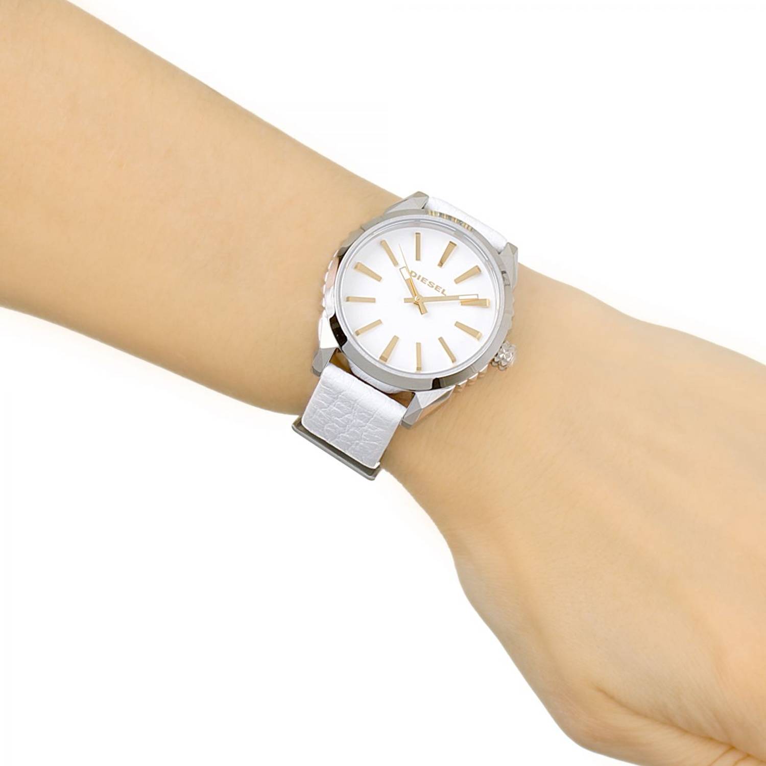 Diesel DZ5501 Nuki White Dial Leatherl Ladies Watch Diesel DZ5501 Nuki White Dial Leatherl Ladies Watch