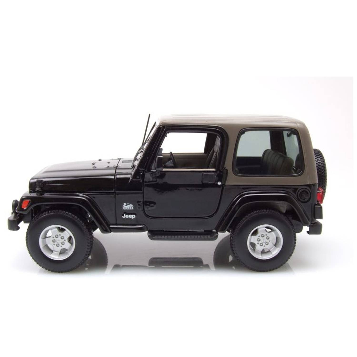 Maisto 31662 Jeep Wrangler Sahara 1:18 - Color May Vary Maisto 31662 Jeep Wrangler Sahara 1:18 - Color May Vary