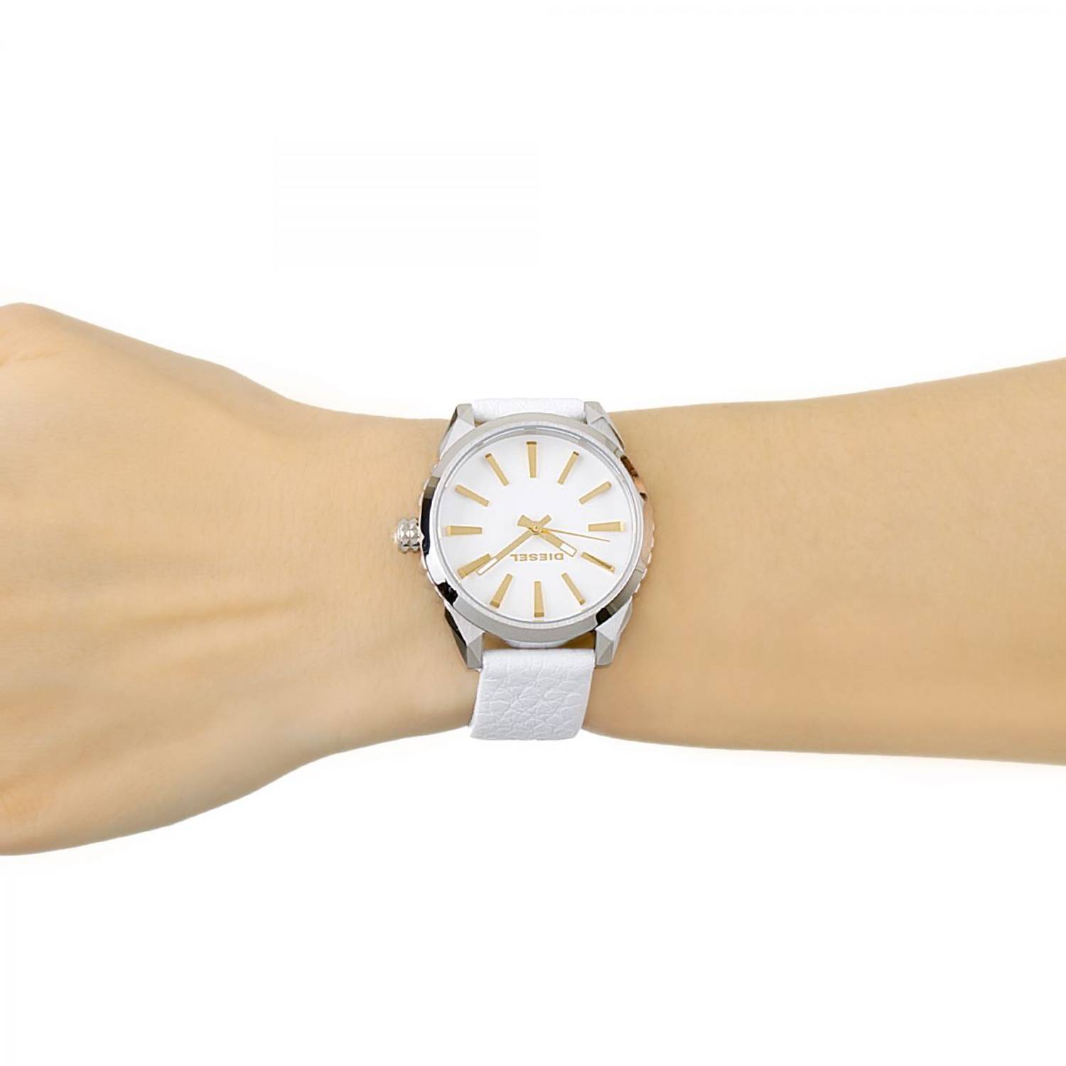 Diesel DZ5501 Nuki White Dial Leatherl Ladies Watch Diesel DZ5501 Nuki White Dial Leatherl Ladies Watch