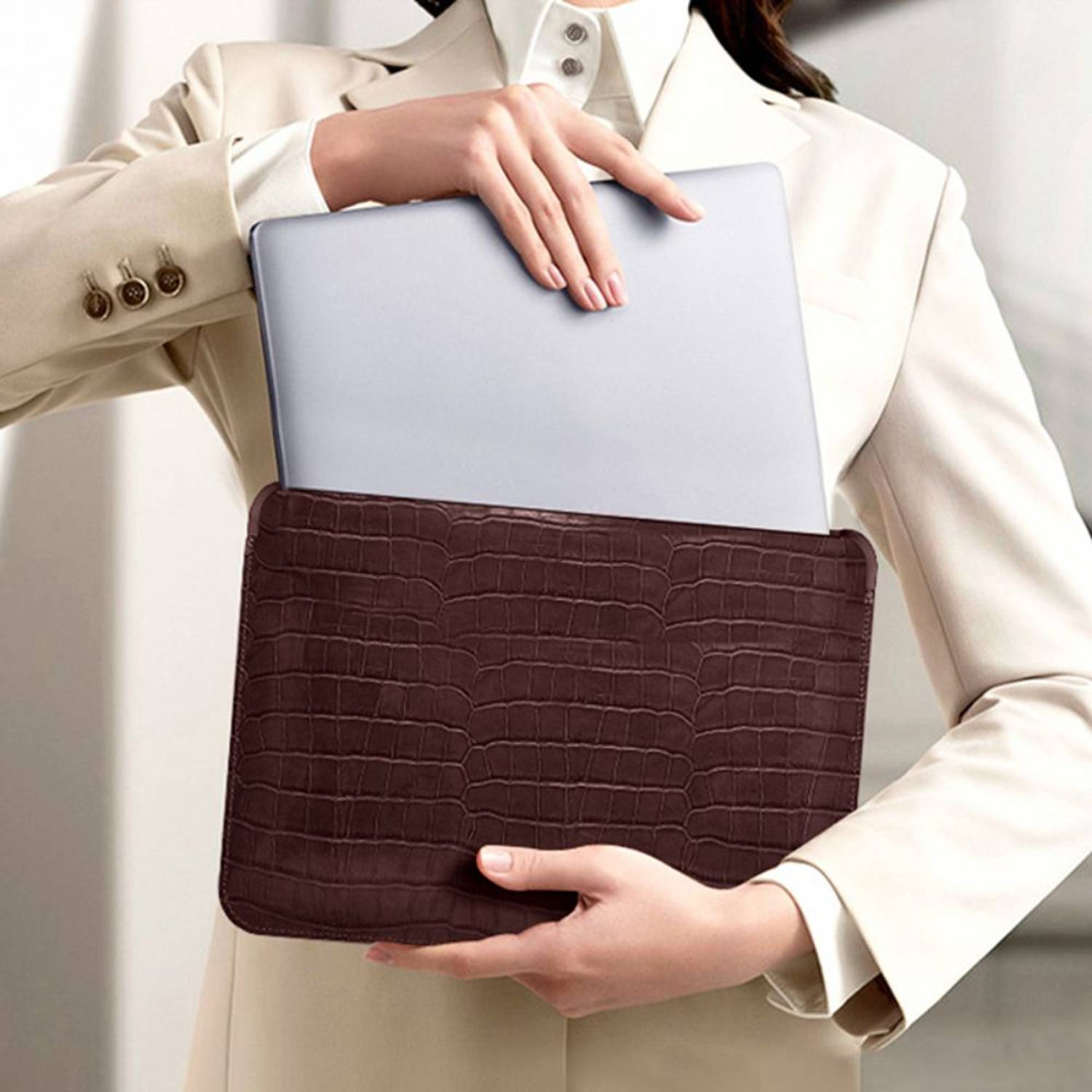 Wiwu Skin Croco Genuine Leather Sleeve Coffee Brown MacBook 13.3inch Wiwu Skin Croco Genuine Leather Sleeve Coffee Brown MacBook 13.3inch