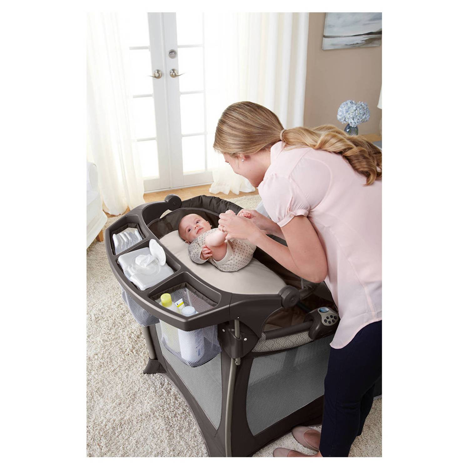 Graco Cudle Cove Elite London Travel Cot Graco Cudle Cove Elite London Travel Cot