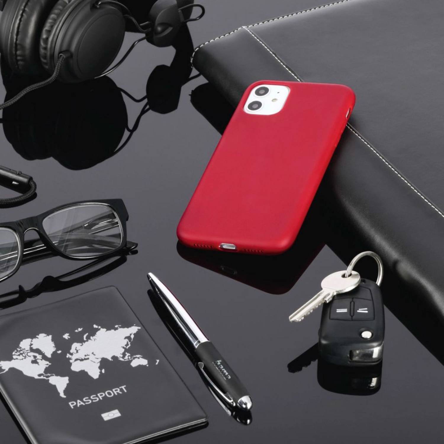 Hama MagCase Finest Feel Pro Case Red Apple iPhone 14 Plus Hama MagCase Finest Feel Pro Case Red Apple iPhone 14 Plus