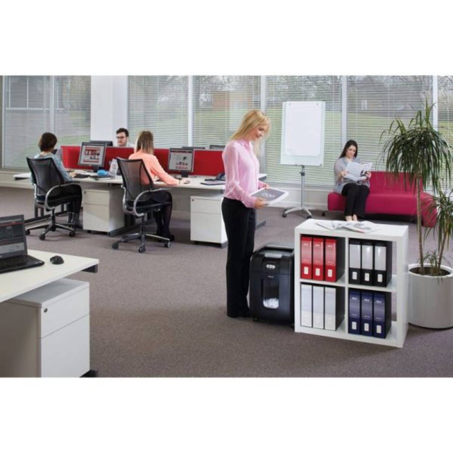 Rexel Cross Cut Shredder Auto +100 Rexel Cross Cut Shredder Auto +100