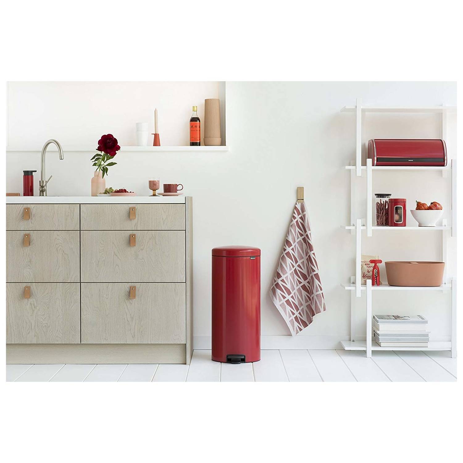 Brabantia 111808 Pedal Bin NewIcon 30Litre Passion Red Brabantia 111808 Pedal Bin NewIcon 30Litre Passion Red