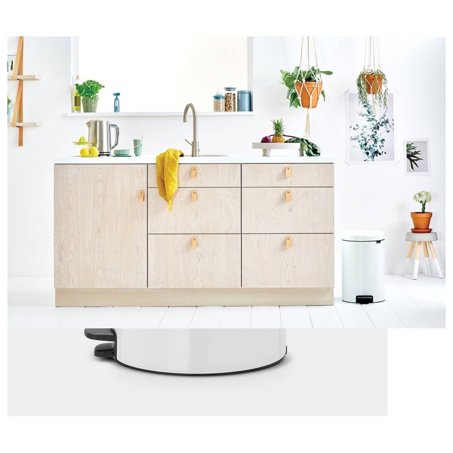 Brabantia 111846 Pedal Bin 20Litre White Brabantia 111846 Pedal Bin 20Litre White