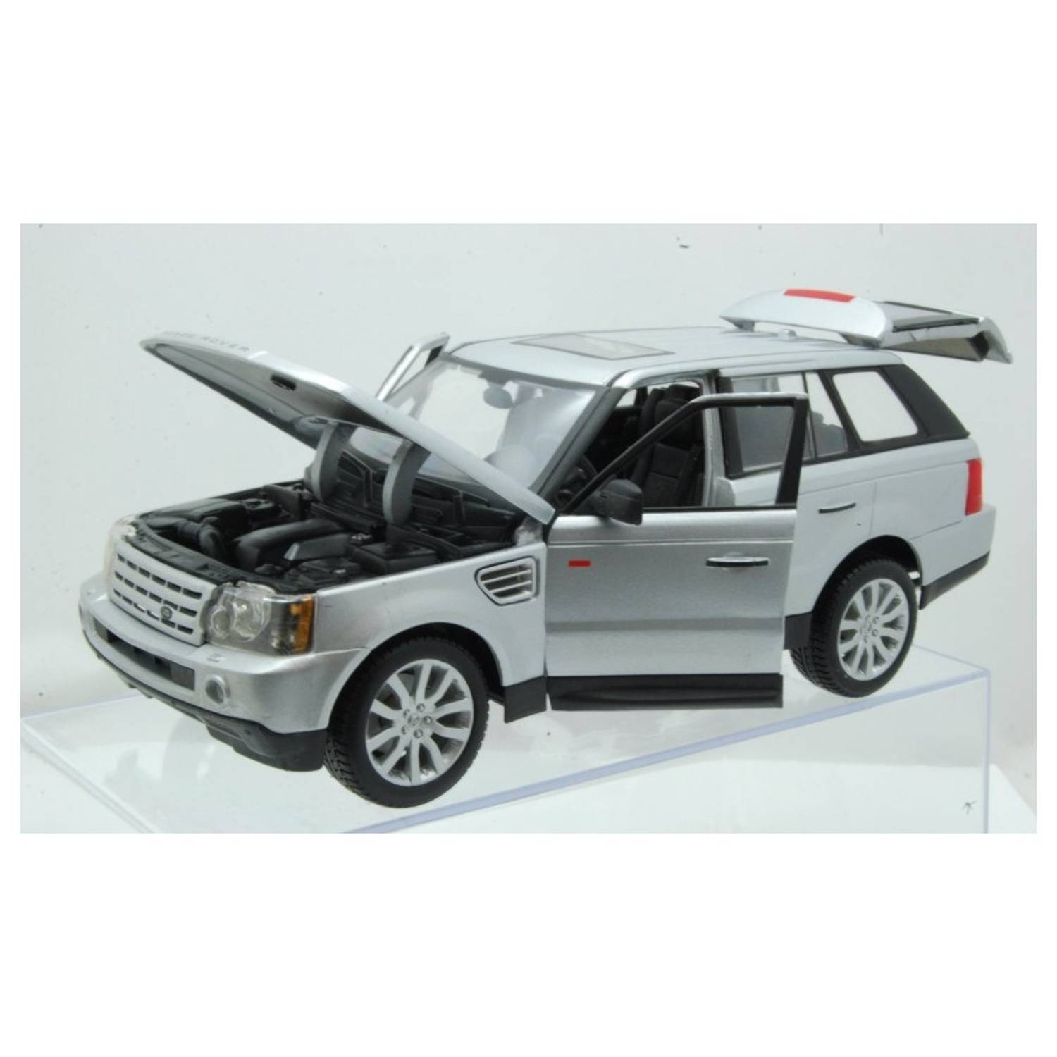 Maisto 31135 Range Rover Sport 1:18 - Color May Vary Maisto 31135 Range Rover Sport 1:18 - Color May Vary