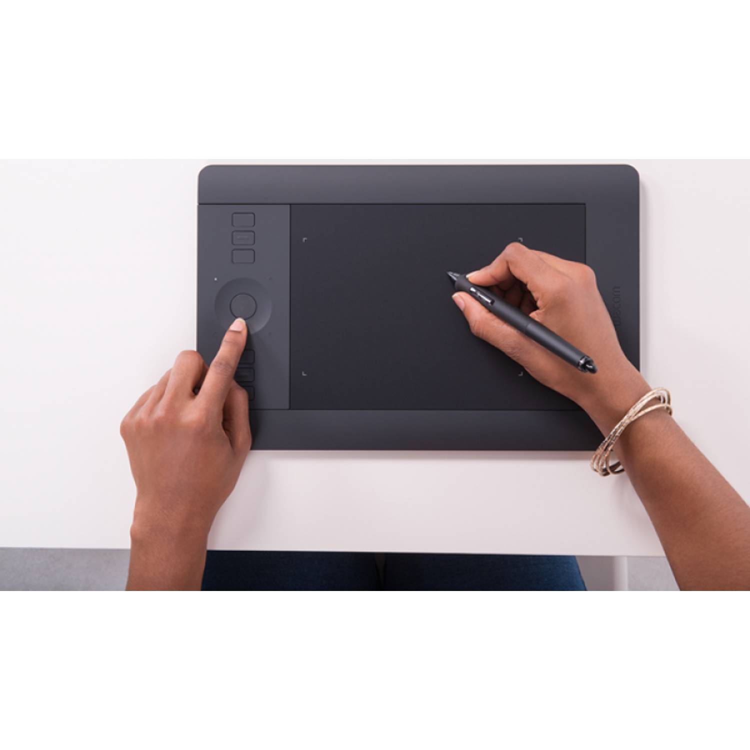 Wacom PTH451ENES Intuos Pro Small Graphic Tablet Wacom PTH451ENES Intuos Pro Small Graphic Tablet