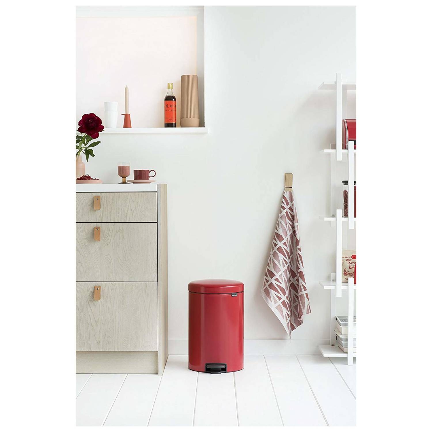 Brabantia 111860 Pedal Bin NewIcon 20Litre Passion Red Brabantia 111860 Pedal Bin NewIcon 20Litre Passion Red