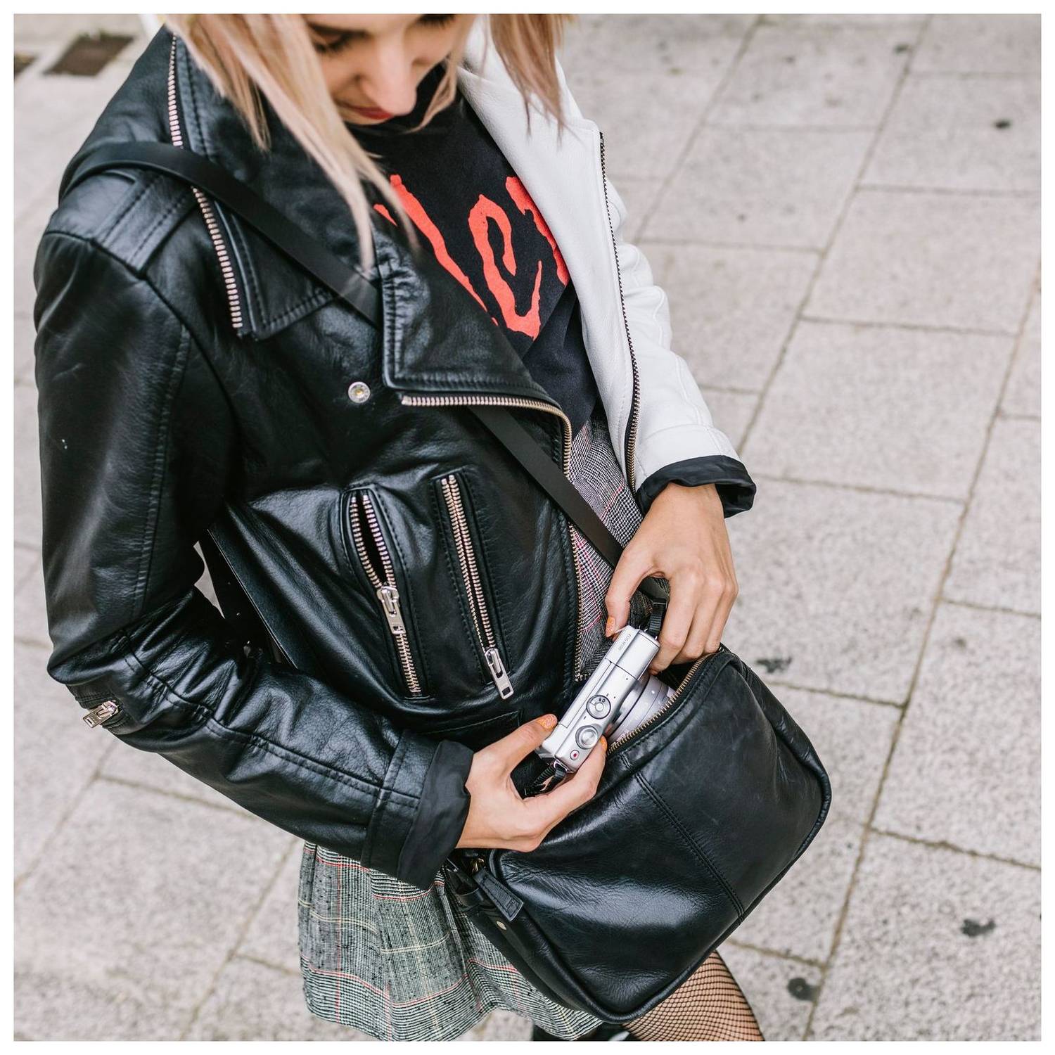 Canon EOS M100 Mirrorless Digital Camera Body Grey With EF-M15-45 IS STM Lens Canon EOS M100 Mirrorless Digital Camera Body Grey With EF-M15-45 IS STM Lens