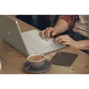 لابتوب إتش بي 15-DW4053NE بمعالج كور i7 الجيل الثاني عشر بتردد 3.5 جيجا هرتز وذاكرة 16 جيجا وسعة تخزين 512 جيجا وذاكرة رسوميات 2 جيجا ونظام تشغيل ويندوز 11 وشاشة FHD مقاس 15.6 بوصة وبلون أسود ولوحة مفاتيح إنجليزية/ عربية - إصدار الشرق الأوسط