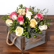 Dreamy Arrangement Of Roses in a Box Dreamy Arrangement Of Roses in a Box