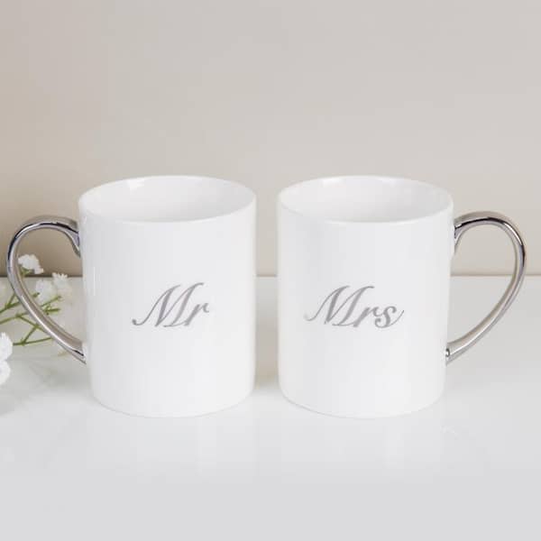Amore Set of 2 New Bone China Mugs - Mr & Mrs