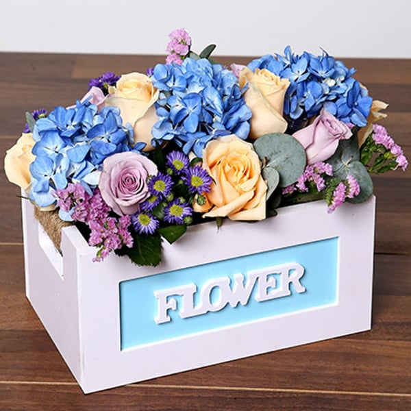 Beautiful Roses & Hydrangea Arrangement Beautiful Roses & Hydrangea Arrangement