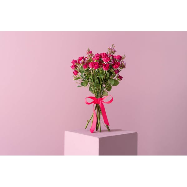 Buy Bouquet Of 6 Fuschia Spray Roses And Wax Flower Online in UAE ...